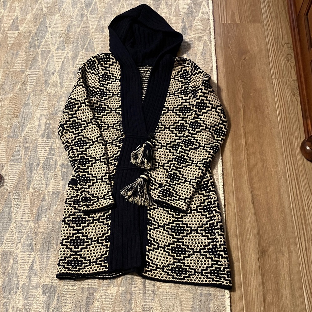 Anthropologie Fiet Voor 2 Navy and Cream Patterned Hooded Cardigan